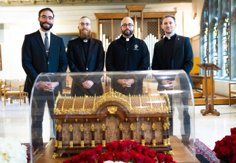 fb-168358359553_1212093424354429