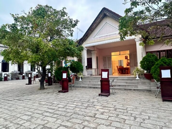 fb-422222558355253_1302637068573423