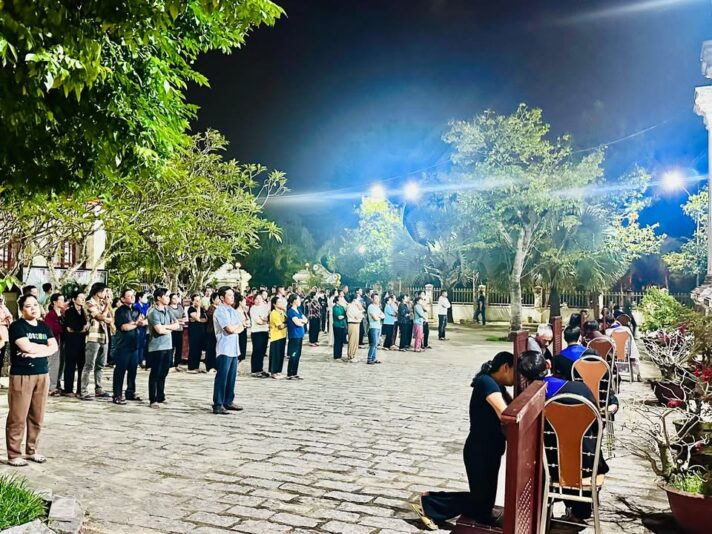 fb-422222558355253_1302637068573423