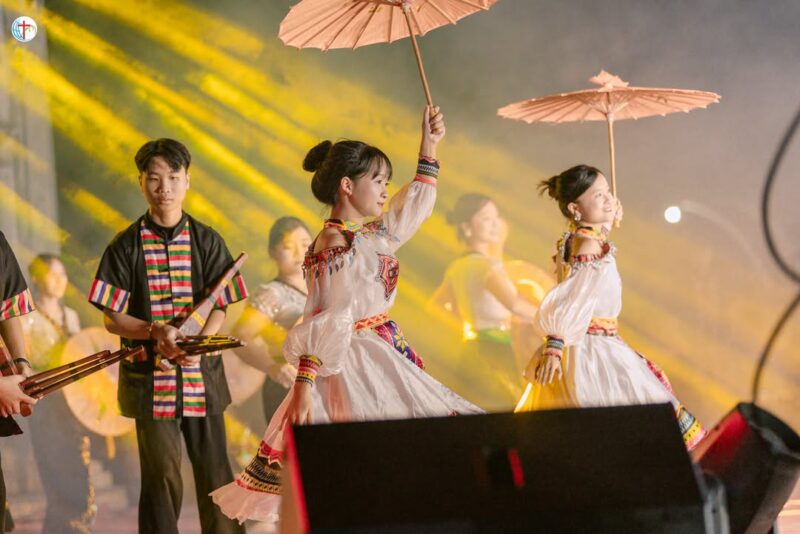 fb-426093730830355_1290503443111988