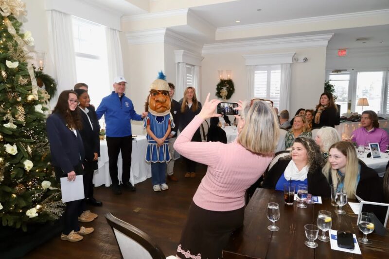 fb-1094082193990443_1318481676988299