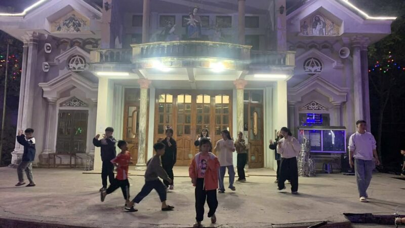 fb-732768673513037_1175513051372244