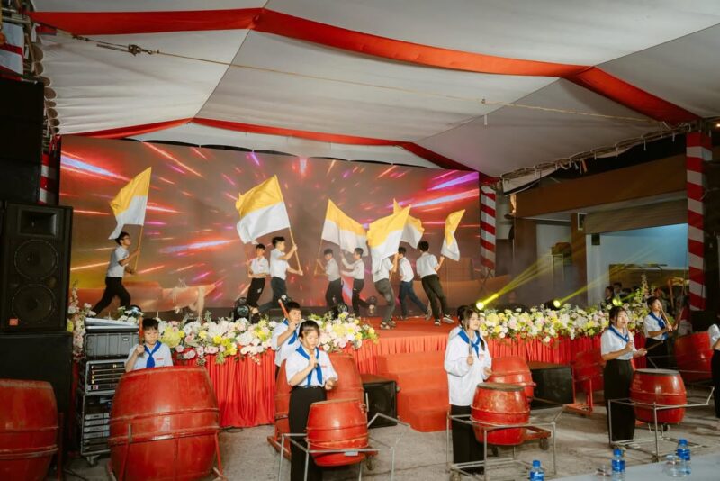 fb-104570015177619_884048224130925