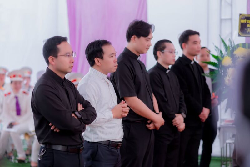 fb-104570015177619_884753804060367