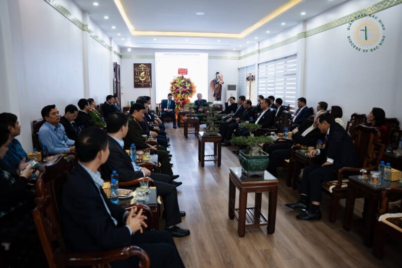 fb-732768673513037_1178315994425283