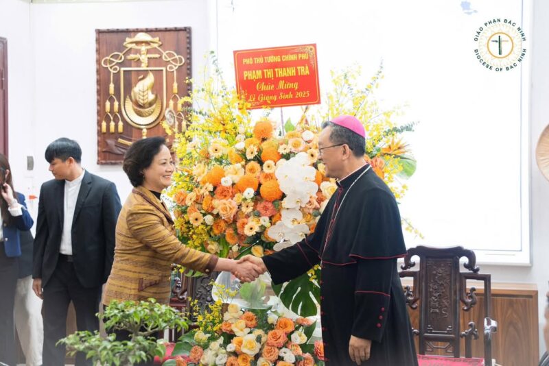 fb-732768673513037_1178219117768304