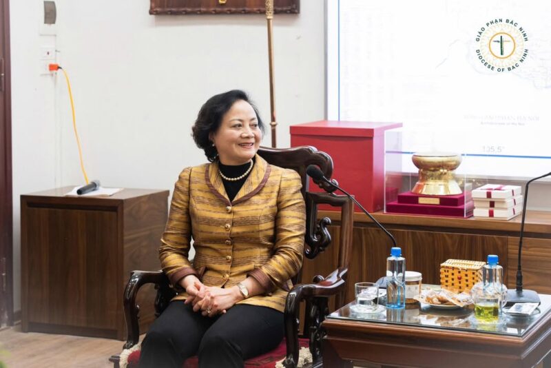 fb-732768673513037_1178219117768304