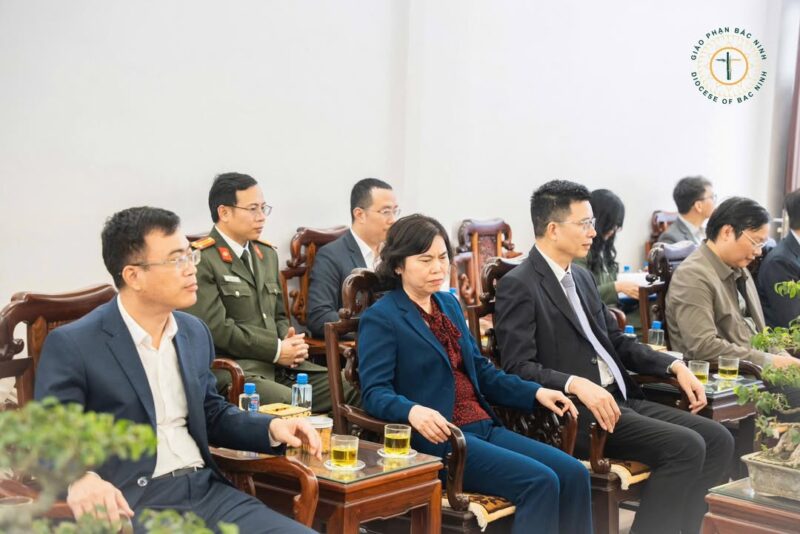 fb-732768673513037_1178219117768304