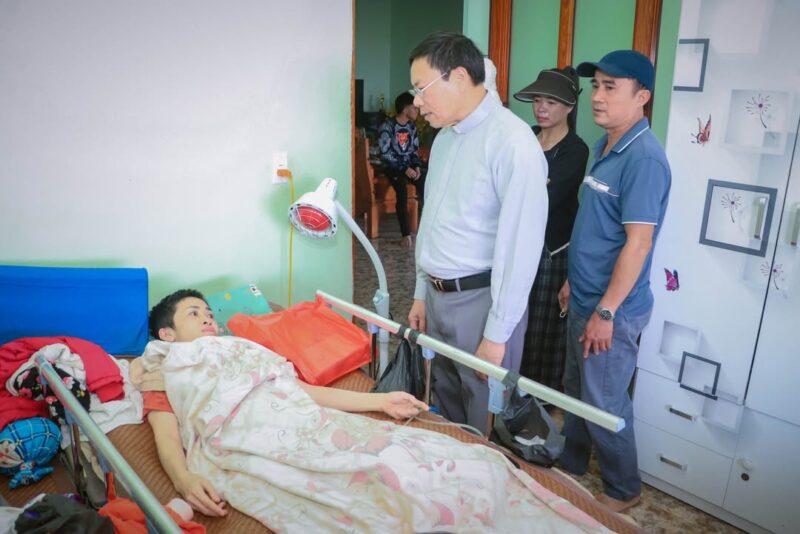 fb-104570015177619_887513540451060