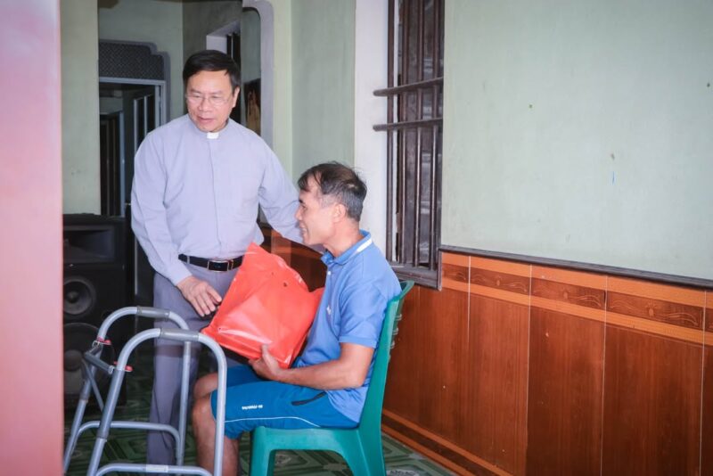 fb-104570015177619_887513540451060