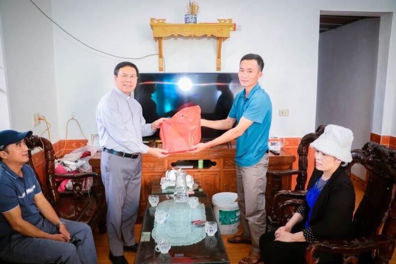 fb-104570015177619_887513540451060