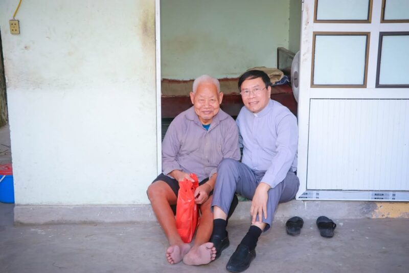 fb-104570015177619_887513540451060