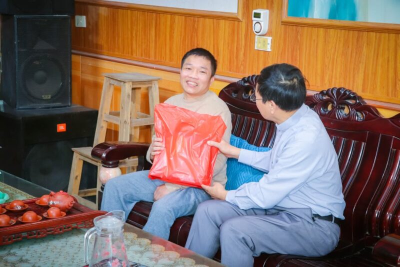 fb-104570015177619_887513540451060