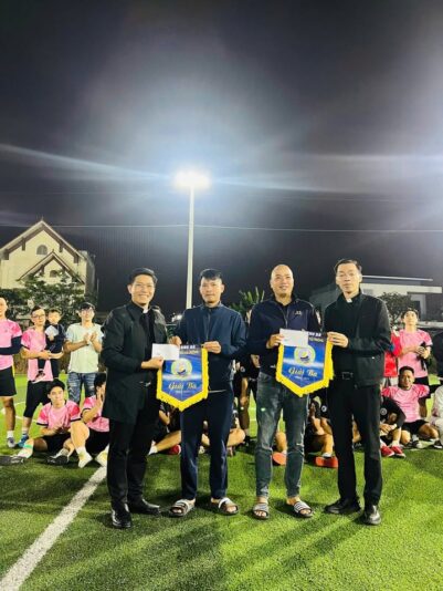 fb-104570015177619_888261800376234