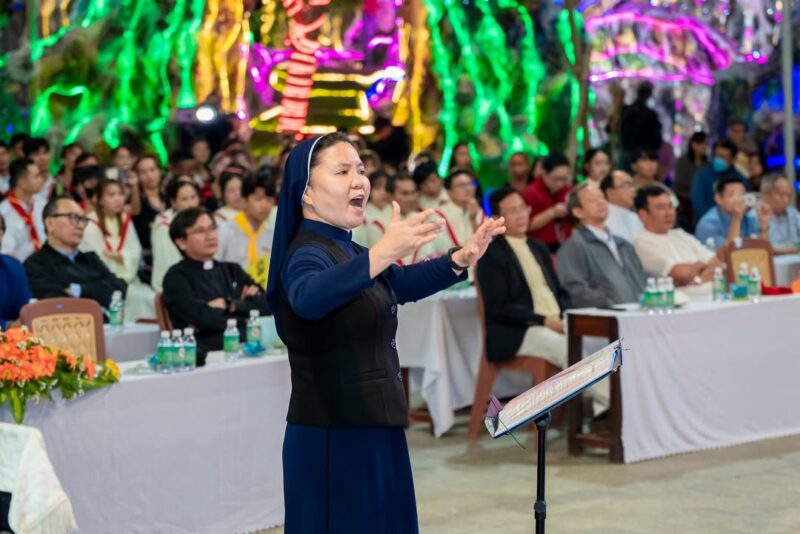 fb-422222558355253_1010534404450359