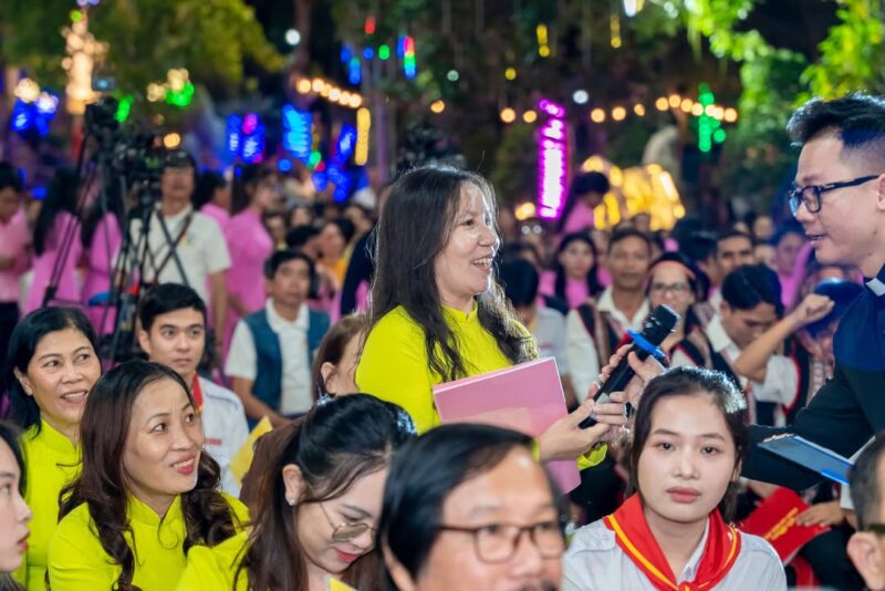 fb-422222558355253_1010534404450359