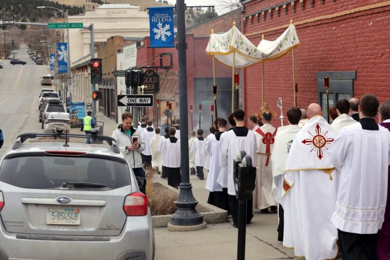 fb-272481673538_1099254718897582