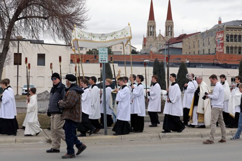 fb-272481673538_1104909028332151