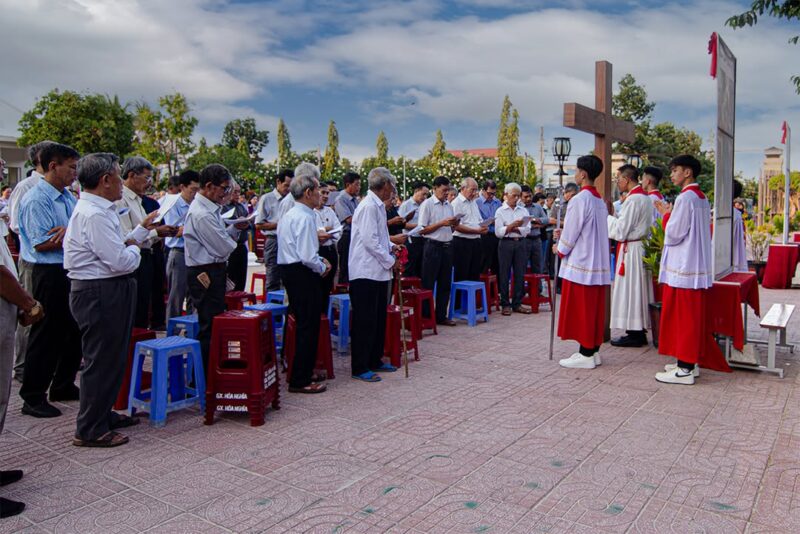 fb-422222558355253_1100502342120231