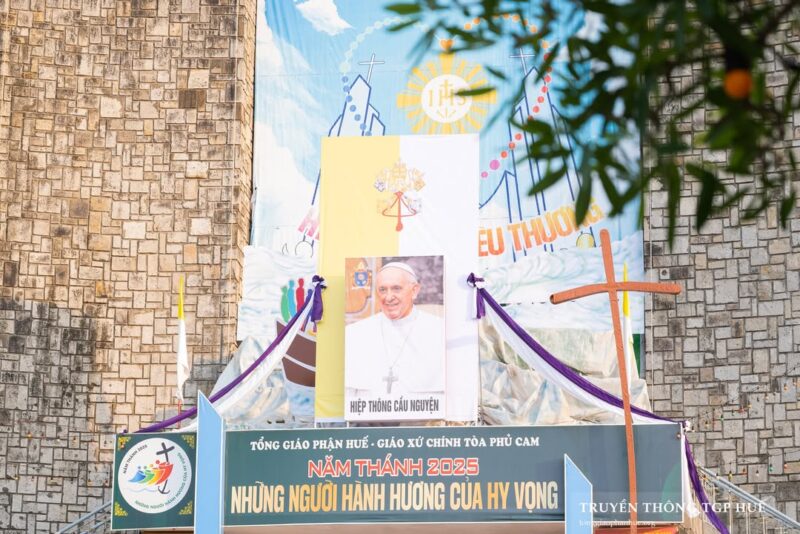 fb-356526171666570_985409093581618