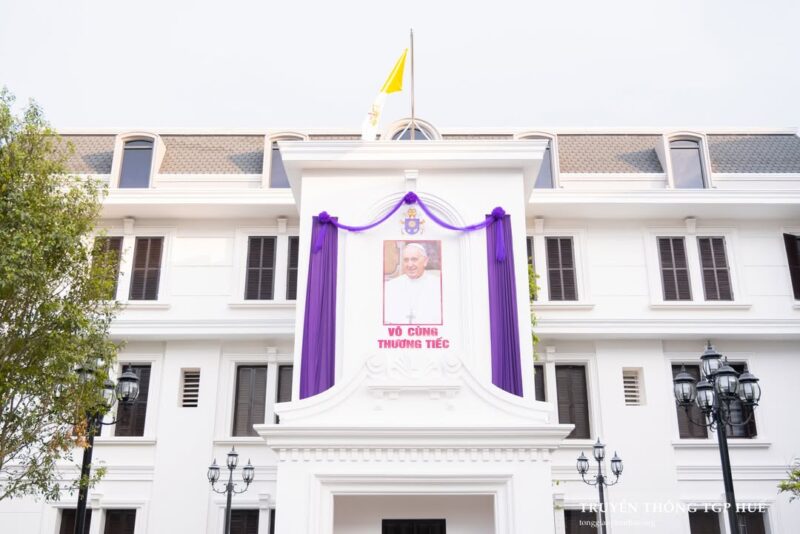 fb-356526171666570_985409093581618