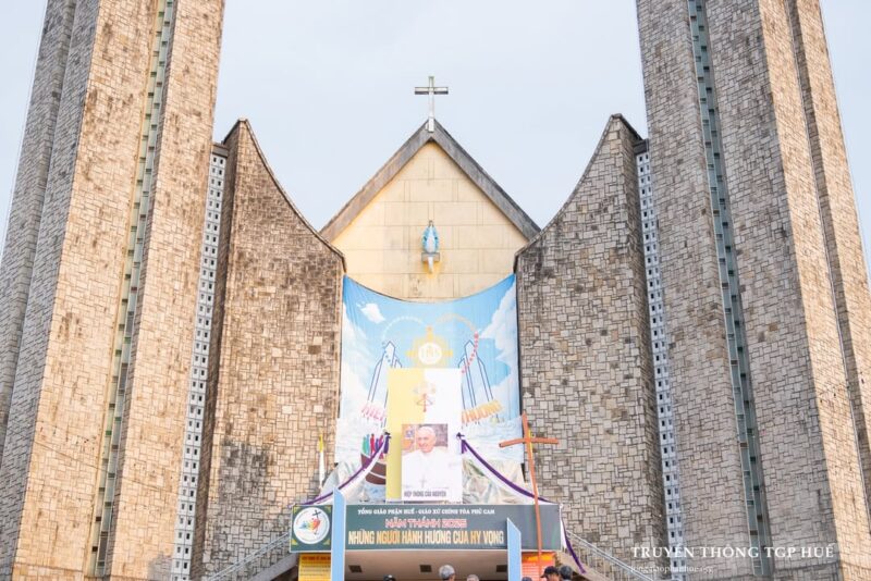 fb-356526171666570_985409093581618