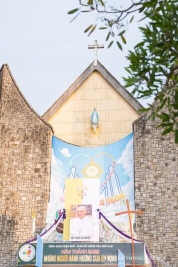 fb-356526171666570_985409093581618