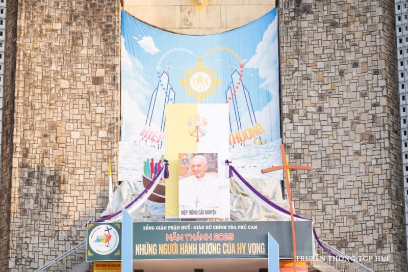 fb-356526171666570_985409093581618