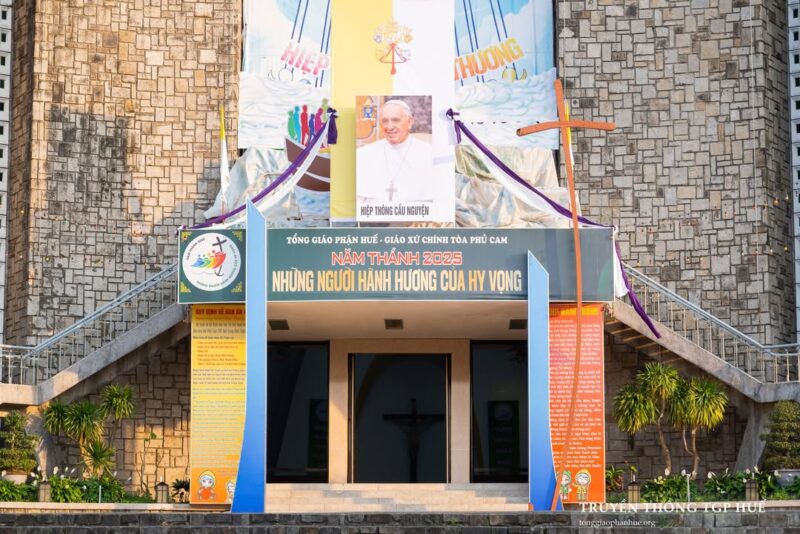 fb-356526171666570_985409093581618