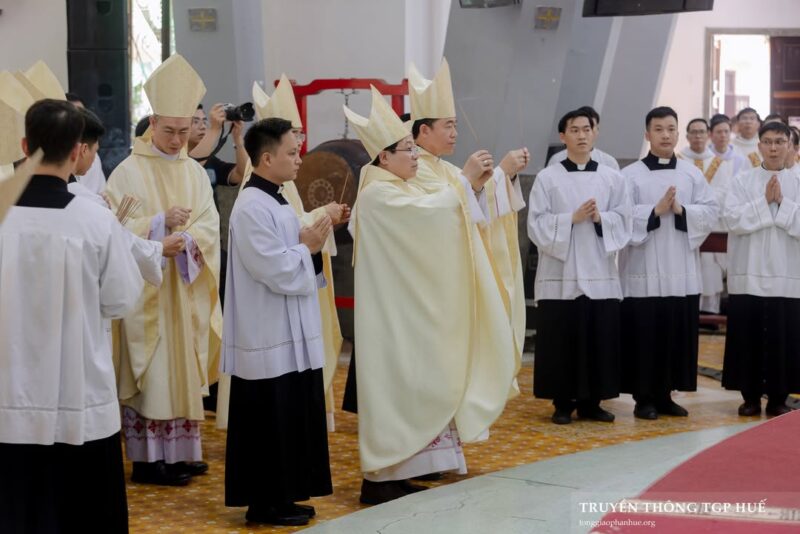 fb-356526171666570_987951466660714