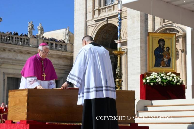 fb-356526171666570_987590846696776